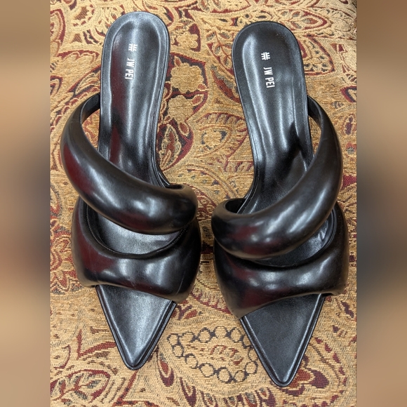 JW PEI Black Sculpted Padded-Strip Pointed Mule(Pre-loved) - Picture 7 of 7